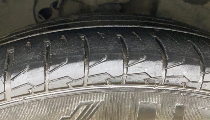 2018 Skoda Superb STYLE 1.8 TSI AT, Petrol, Automatic, 77,473 km, Right Front Tyre Tread