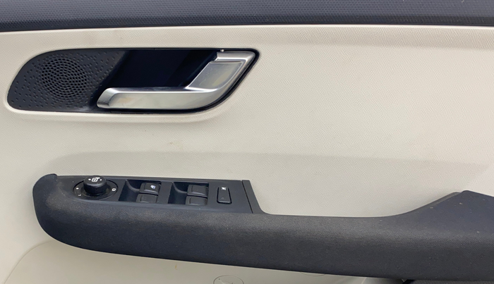 2023 Tata ALTROZ XZ PLUS SUNROOF CNG, CNG, Manual, 41,807 km, Driver Side Door Panels Control