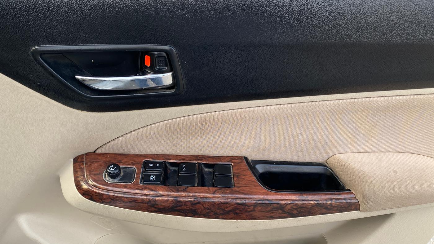 2020 Maruti Dzire VXI, Petrol, Manual, 72,922 km, Driver Side Door Panels Control