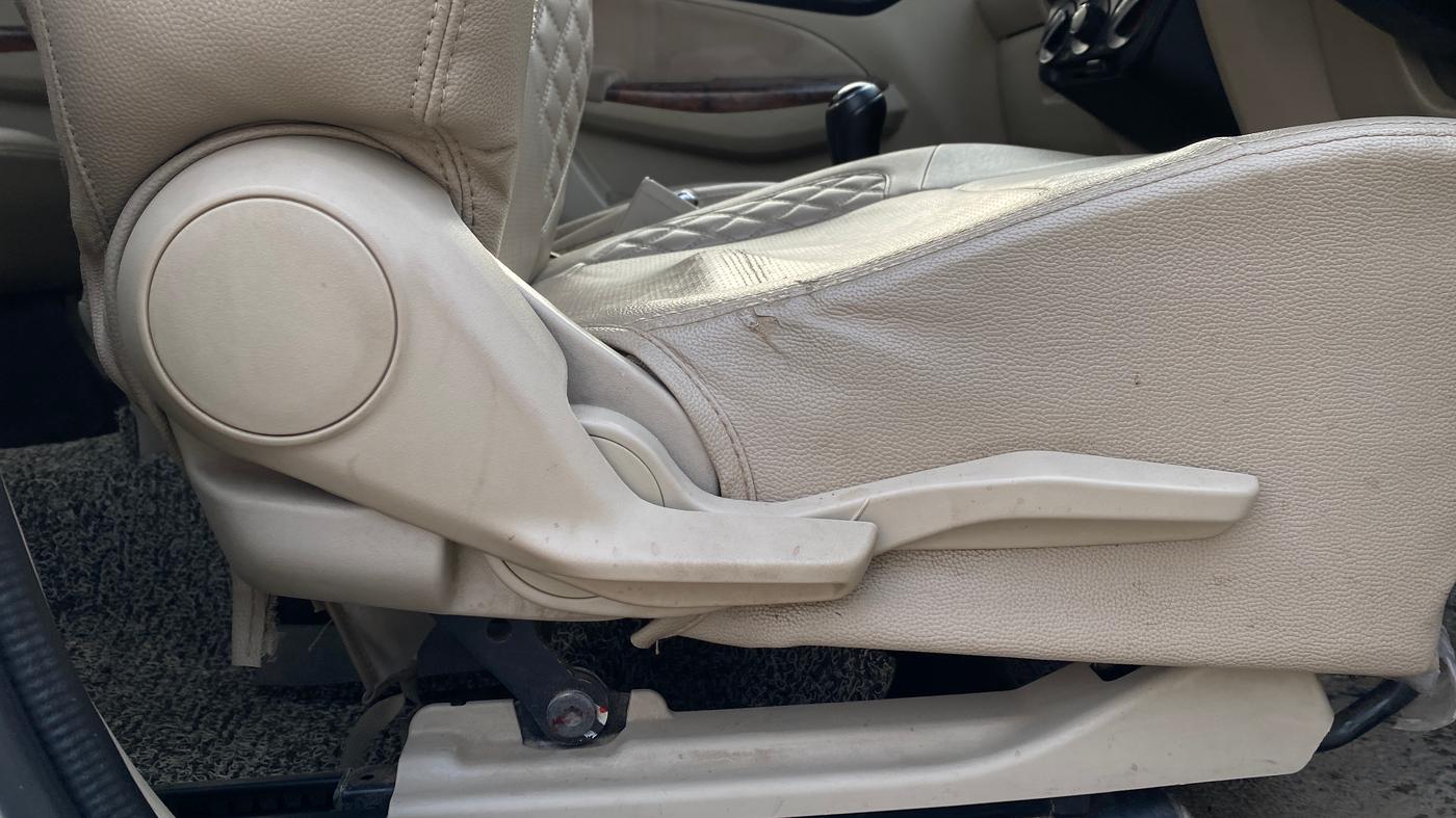 2020 Maruti Dzire VXI, Petrol, Manual, 72,922 km, Driver Side Adjustment Panel