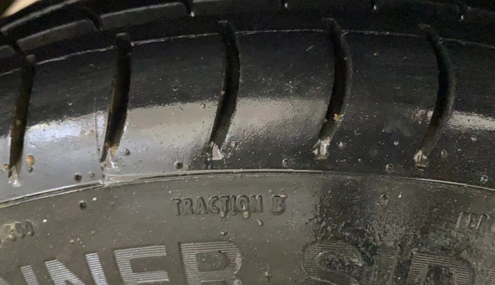 2016 Hyundai Eon ERA +, Petrol, Manual, 61,900 km, Right Rear Tyre Tread