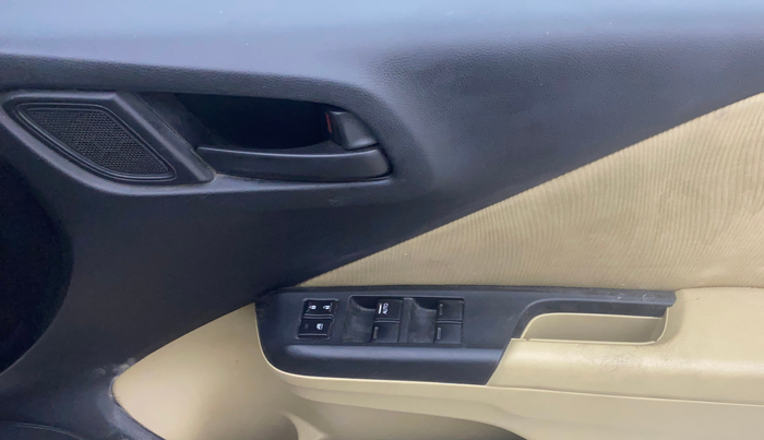 2016 Honda City 1.5L I-VTEC SV CVT, Petrol, Automatic, 1,18,172 km, Driver Side Door Panels Control