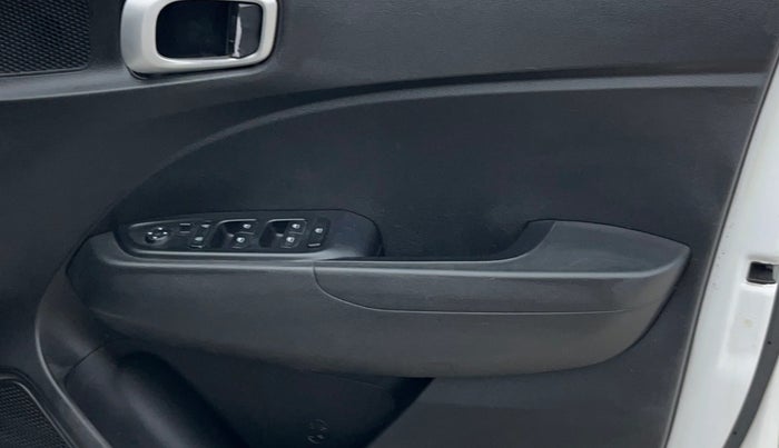 2021 Hyundai VENUE S 1.2, Petrol, Manual, 53,312 km, Driver Side Door Panels Control