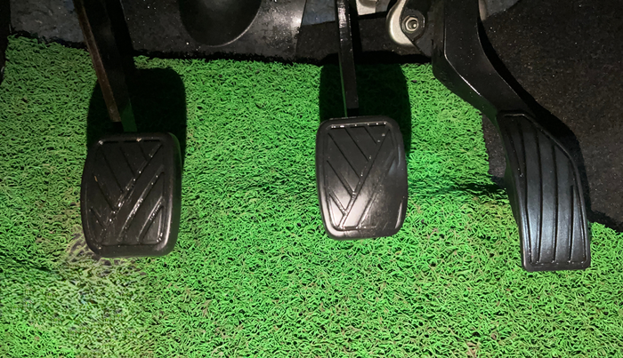 2014 Maruti Swift VXI, Petrol, Manual, 90,315 km, Pedals