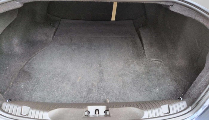 2015 Jaguar XF PETROL 2.0, Petrol, Automatic, 36,442 km, Boot Inside