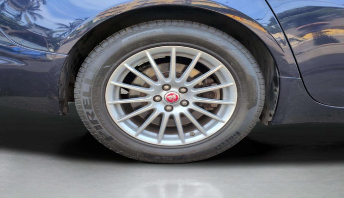 2015 Jaguar XF PETROL 2.0, Petrol, Automatic, 36,442 km, Right Rear Wheel