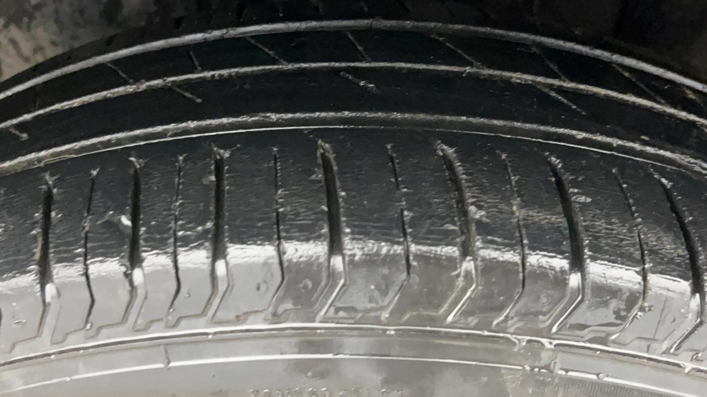 2021 Tata PUNCH ADVENTURE MT, Petrol, Manual, 38,816 km, Left Front Tyre Tread