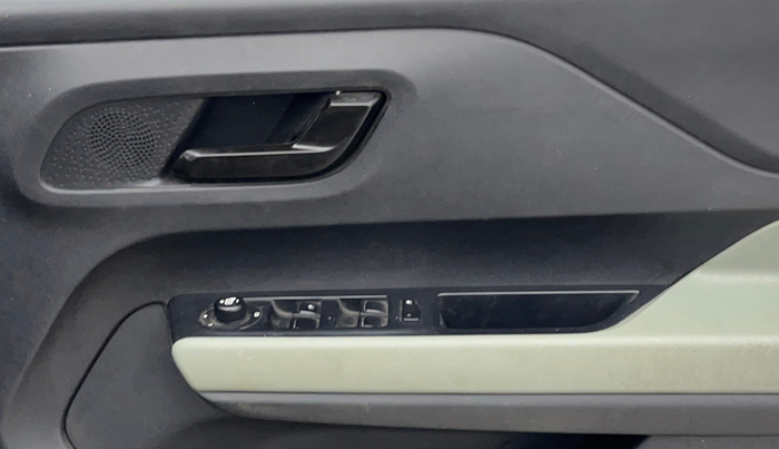 2021 Tata PUNCH ADVENTURE MT, Petrol, Manual, 38,816 km, Driver Side Door Panels Control