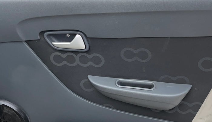 2016 Maruti Alto 800 LXI, Petrol, Manual, 32,379 km, Driver Side Door Panels Control