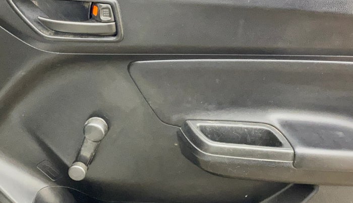 2020 Maruti Swift LXI, Petrol, Manual, 50,239 km, Driver Side Door Panels Control