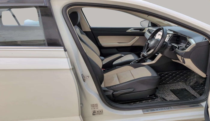 2022 Volkswagen VIRTUS TOPLINE TSI 1.0 AT, Petrol, Automatic, 26,244 km, Right Side Front Door Cabin
