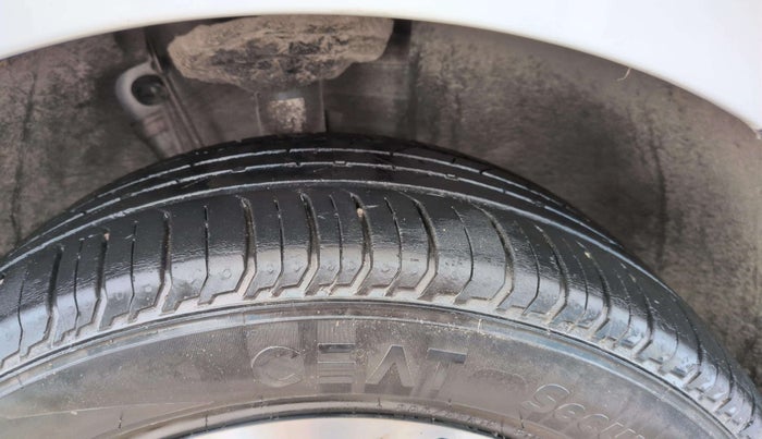 2022 Volkswagen VIRTUS TOPLINE TSI 1.0 AT, Petrol, Automatic, 26,244 km, Left Front Tyre Tread