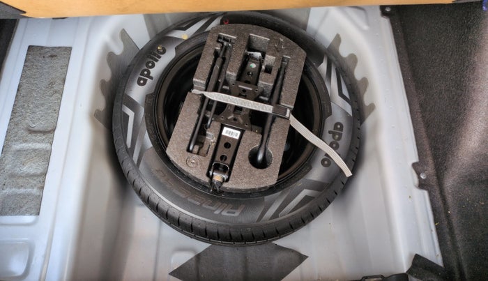 2022 Volkswagen VIRTUS TOPLINE TSI 1.0 AT, Petrol, Automatic, 26,244 km, Spare Tyre