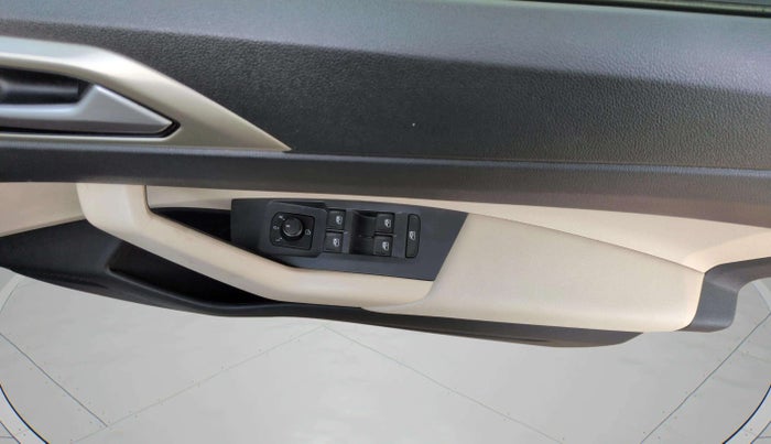 2022 Volkswagen VIRTUS TOPLINE TSI 1.0 AT, Petrol, Automatic, 26,244 km, Driver Side Door Panels Control