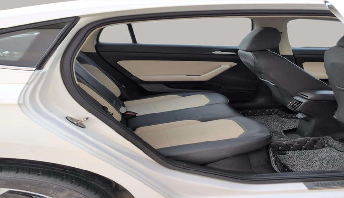 2022 Volkswagen VIRTUS TOPLINE TSI 1.0 AT, Petrol, Automatic, 26,244 km, Right Side Rear Door Cabin