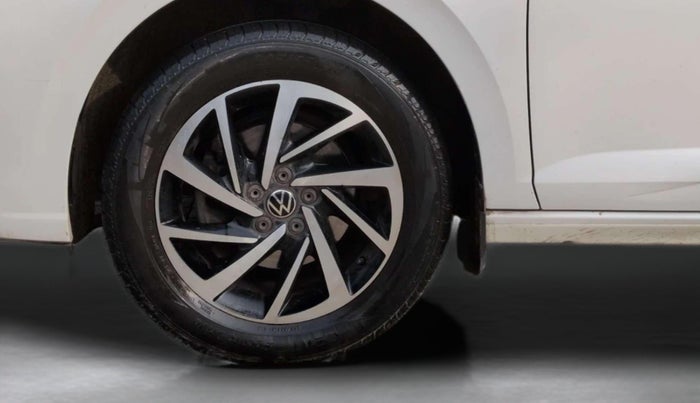 2022 Volkswagen VIRTUS TOPLINE TSI 1.0 AT, Petrol, Automatic, 26,244 km, Right Rear Wheel