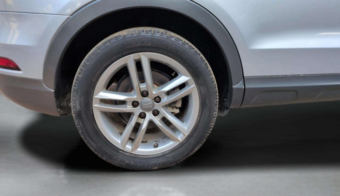 2018 Audi Q3 30 TDI Premium FWD, Diesel, Automatic, 71,916 km, Right Rear Wheel