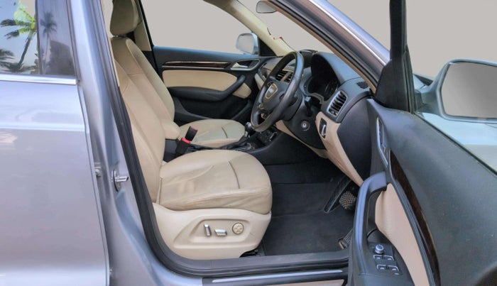 2018 Audi Q3 30 TDI Premium FWD, Diesel, Automatic, 71,916 km, Right Side Front Door Cabin