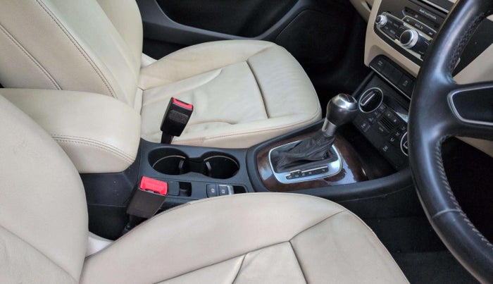 2018 Audi Q3 30 TDI Premium FWD, Diesel, Automatic, 71,916 km, Gear Lever