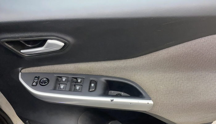 2021 Nissan MAGNITE XV TURBO, Petrol, Manual, 87,969 km, Driver Side Door Panels Control