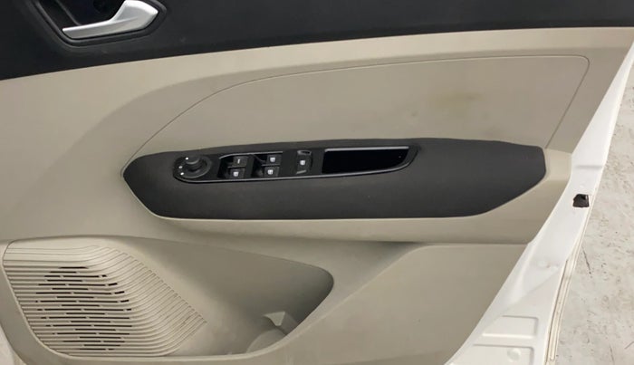 2020 Renault TRIBER RXZ AMT, Petrol, Automatic, 30,721 km, Driver Side Door Panels Control