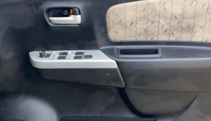 2016 Maruti Wagon R 1.0 VXI AMT, Petrol, Automatic, 62,295 km, Driver Side Door Panels Control