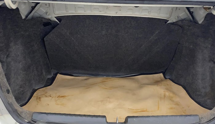 2014 Honda Amaze 1.2L I-VTEC S, Petrol, Manual, 1,28,271 km, Boot Inside