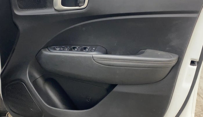 2021 Hyundai VENUE SX (O) 1.5 CRDI, Diesel, Manual, 52,295 km, Driver Side Door Panels Control