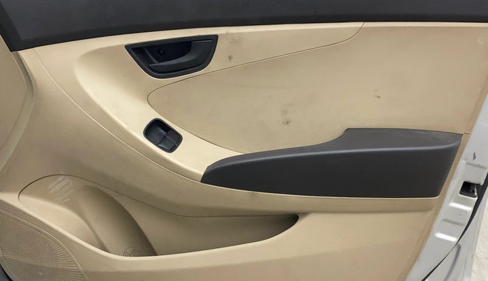 2014 Hyundai Eon MAGNA +, Petrol, Manual, 92,522 km, Driver Side Door Panels Control