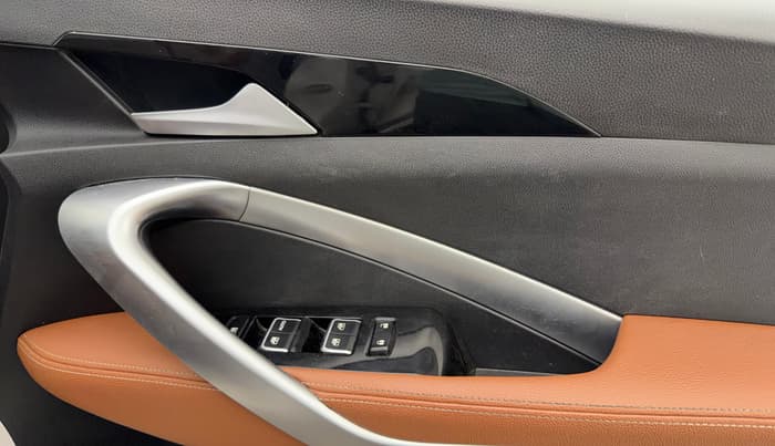 2021 MG HECTOR PLUS SHARP 1.5 PETROL TURBO HYBRID MT 6-STR, Petrol, Manual, 45,040 km, Driver Side Door Panels Control