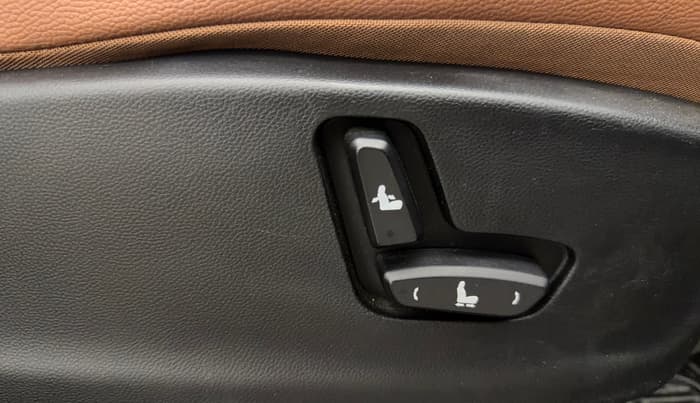2021 MG HECTOR PLUS SHARP 1.5 PETROL TURBO HYBRID MT 6-STR, Petrol, Manual, 45,040 km, Driver Side Adjustment Panel