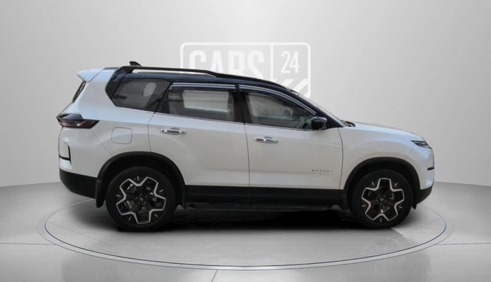 2025 Tata Safari ACCOMPLISHED PLUS 6 STR DUAL TONE AT, Diesel, Automatic, 6,964 km, Right Side View