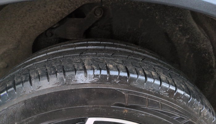 2025 Tata Safari ACCOMPLISHED PLUS 6 STR DUAL TONE AT, Diesel, Automatic, 6,964 km, Right Front Tyre Tread