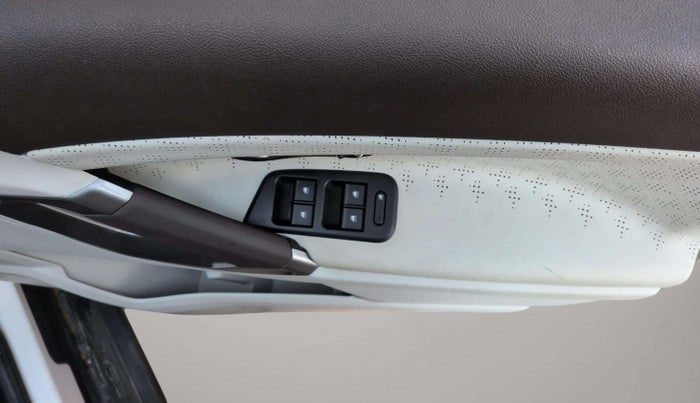 2025 Tata Safari ACCOMPLISHED PLUS 6 STR DUAL TONE AT, Diesel, Automatic, 6,964 km, Driver Side Door Panels Control