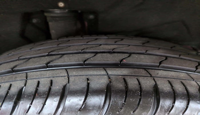 2024 Mahindra XUV700 AX 7 P AT 7 STR, Petrol, Automatic, 14,089 km, Right Rear Tyre Tread