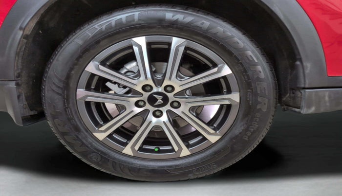 2024 Mahindra XUV700 AX 7 P AT 7 STR, Petrol, Automatic, 14,089 km, Right Rear Wheel