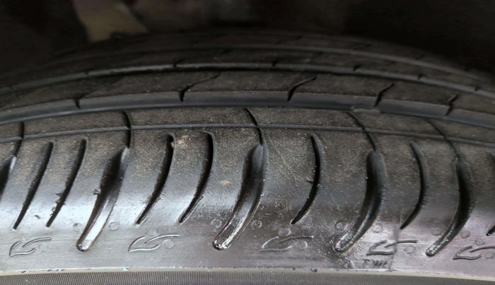 2024 Mahindra XUV700 AX 7 P AT 7 STR, Petrol, Automatic, 14,089 km, Left Front Tyre Tread