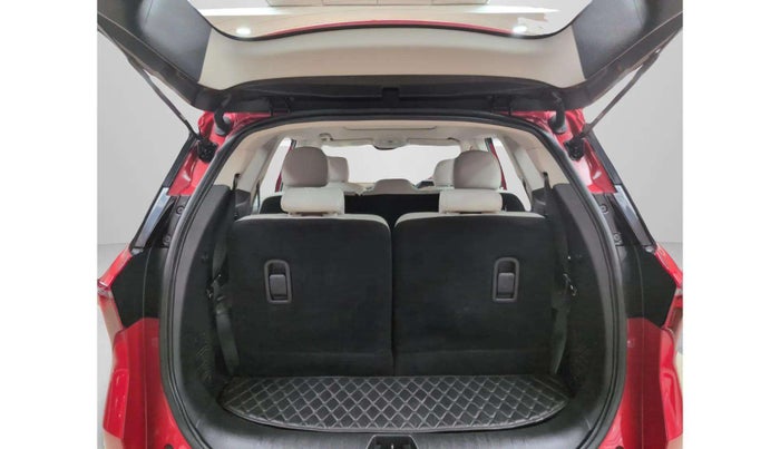 2024 Mahindra XUV700 AX 7 P AT 7 STR, Petrol, Automatic, 14,089 km, Boot Door Open