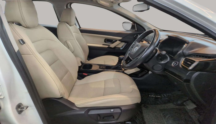 2022 Tata Safari XZA PLUS, Diesel, Automatic, 30,388 km, Right Side Front Door Cabin