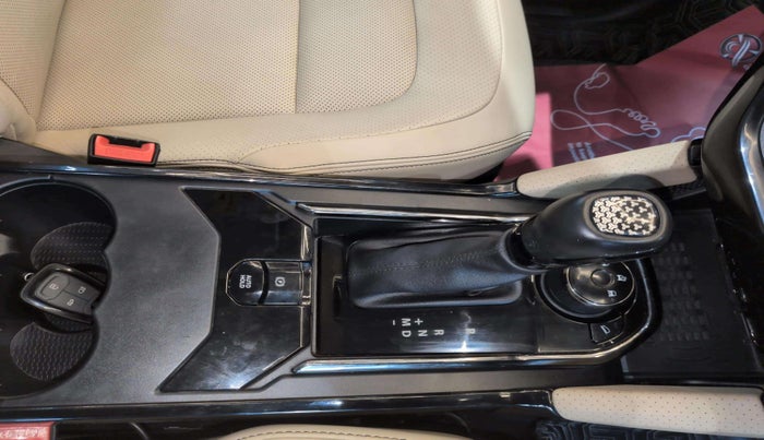 2022 Tata Safari XZA PLUS, Diesel, Automatic, 30,388 km, Gear Lever
