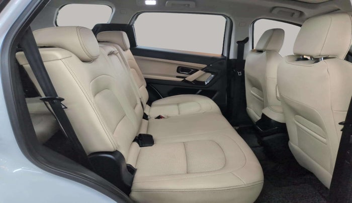 2022 Tata Safari XZA PLUS, Diesel, Automatic, 30,388 km, Right Side Rear Door Cabin