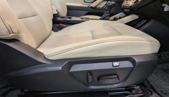 2022 Tata Safari XZA PLUS, Diesel, Automatic, 30,388 km, Driver Side Adjustment Panel