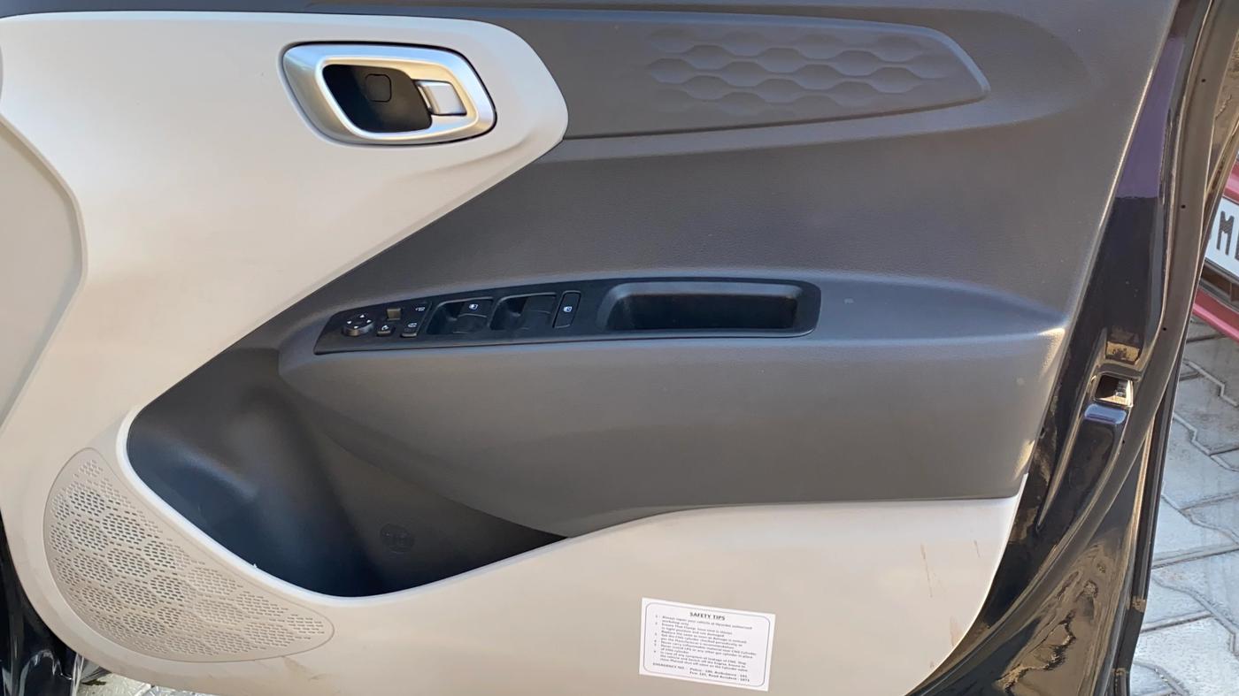 2024 Hyundai AURA SX 1.2 CNG, CNG, Manual, 16,272 km, Driver Side Door Panels Control