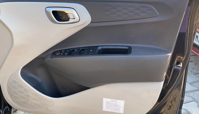 2024 Hyundai AURA SX 1.2 CNG, CNG, Manual, 16,272 km, Driver Side Door Panels Control