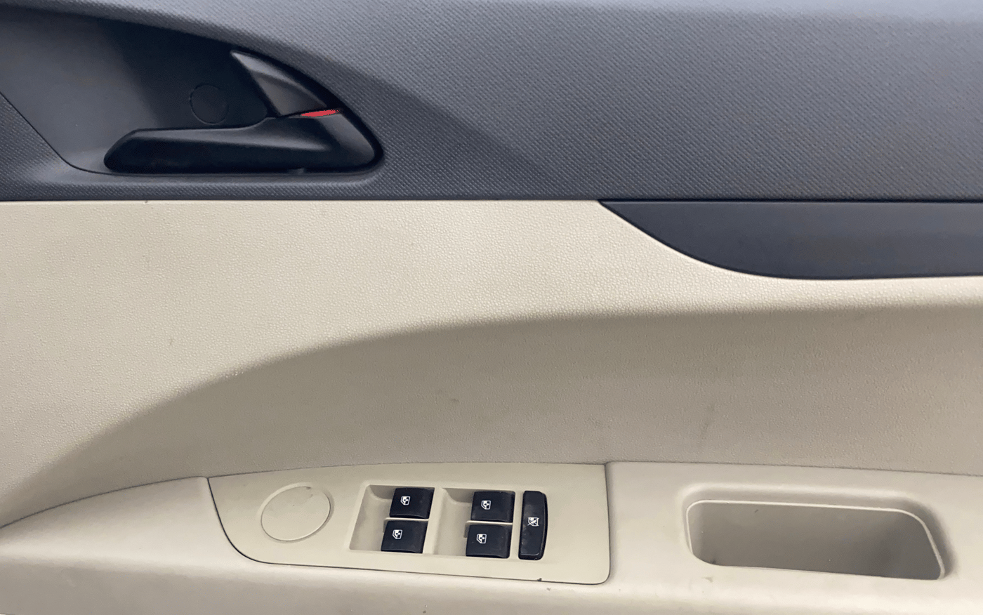 2020 Mahindra MARAZZO M2 8 STR, Diesel, Manual, 74,713 km, Driver Side Door Panels Control