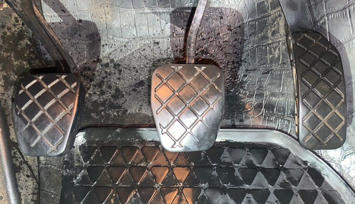 2016 Volkswagen Ameo HIGHLINE PLUS 1.5L 16 ALLOY, Diesel, Manual, 1,25,903 km, Pedals