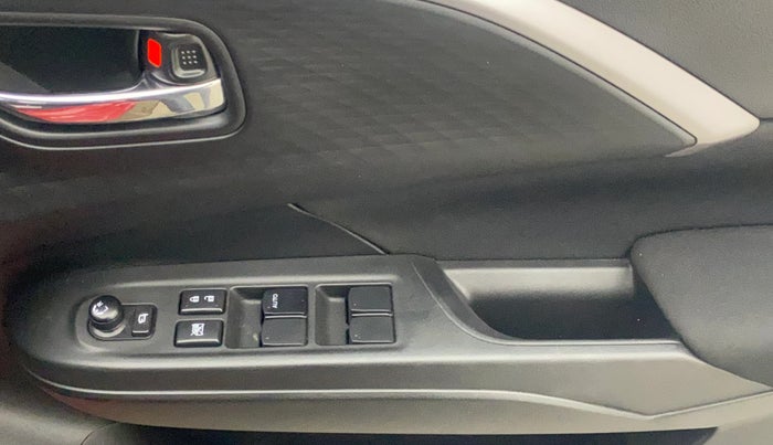 2025 Maruti Swift ZXi Plus Dual Tone AMT, Petrol, Automatic, 5,654 km, Driver Side Door Panels Control