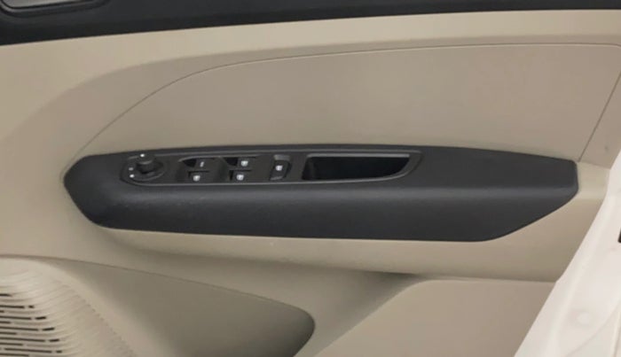 2022 Renault TRIBER RXZ, Petrol, Manual, 18,267 km, Driver Side Door Panels Control