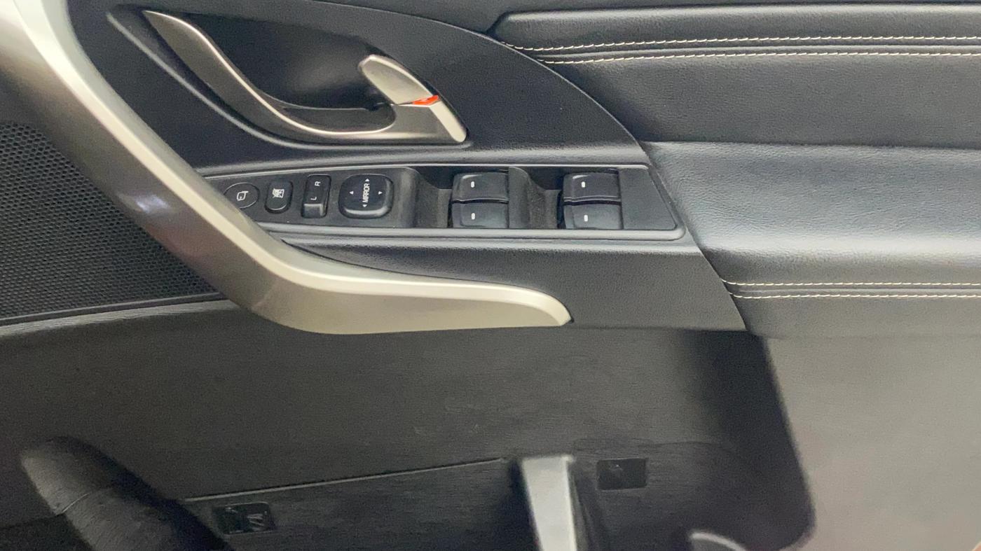 2021 Mahindra XUV500 W11(O), Diesel, Manual, 21,439 km, Driver Side Door Panels Control