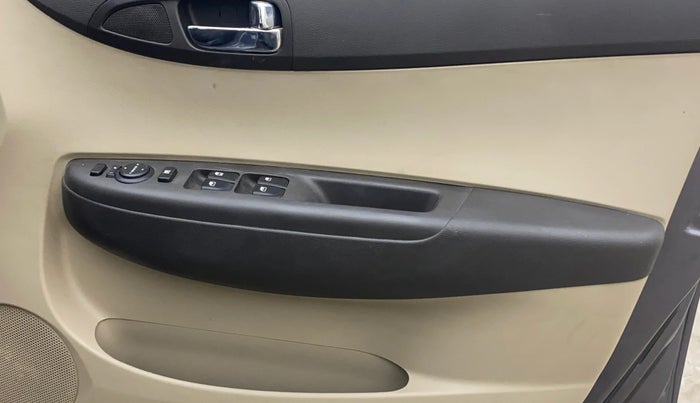 2014 Hyundai i20 SPORTZ 1.2, Petrol, Manual, 1,27,126 km, Driver Side Door Panels Control